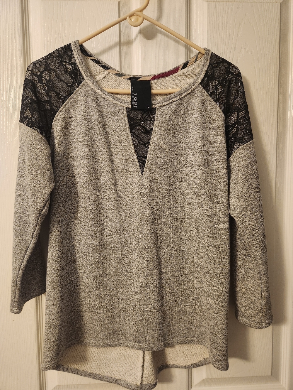 🖤🖤 Heather Gray Lace-Accent Pullover Top